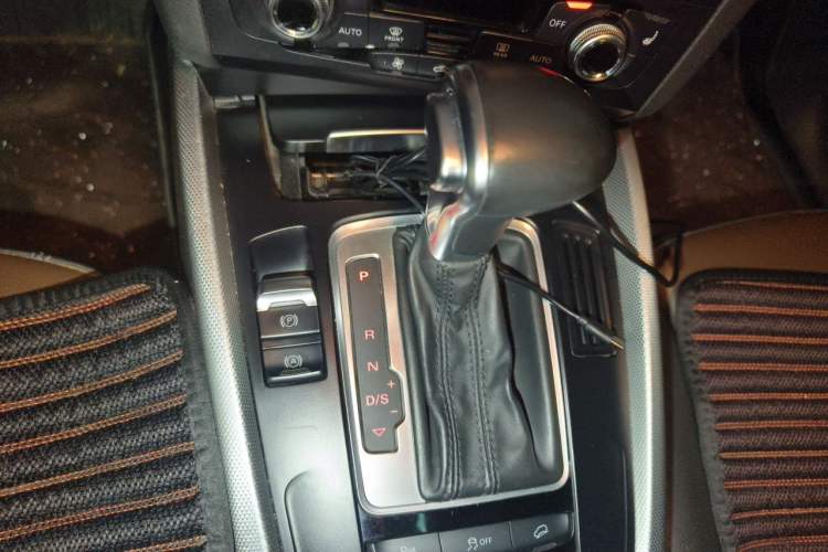 Used Audi Q5 2016 40 TFSI Technology Edition Gear Lever