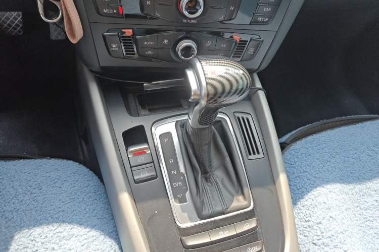 Used Audi Q5 2016 40 TFSI Trendy Edition Gear Lever