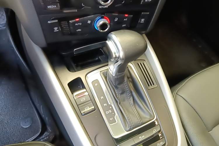 Used Audi Q5 2016 40 TFSI Trendy Edition Gear Lever