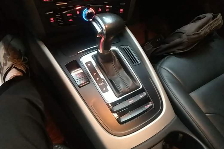 Used Audi Q5 2016 40 TFSI Trendy Edition Gear Lever