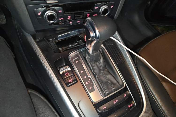 Used Audi Q5 2016 40 TFSI Technology Edition Gear Lever