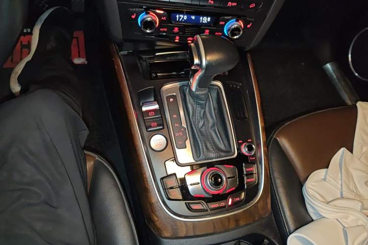 Used Audi Q5 2016 40 TFSI Comfort Model Gear Lever