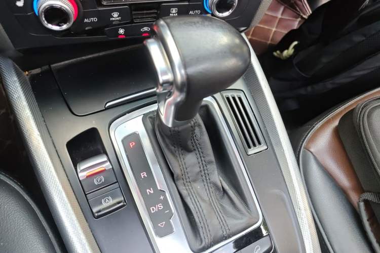 Used Audi Q5 2016 40 TFSI Technology Edition Gear Lever