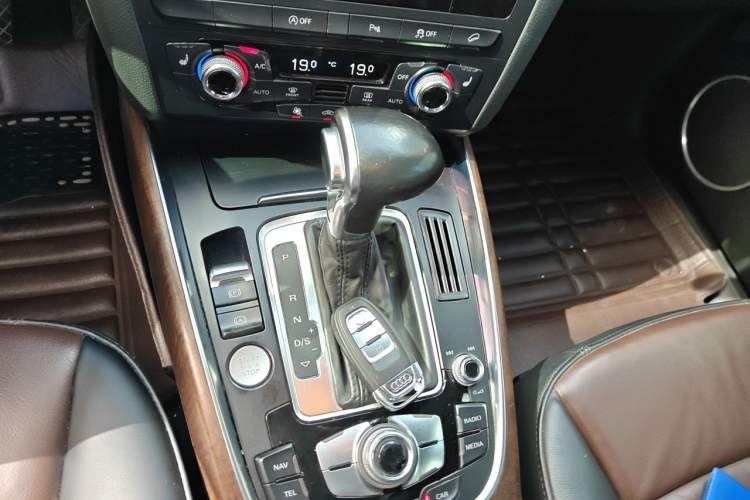Used Audi Q5 2016 40 TFSI Comfort Model Gear Lever