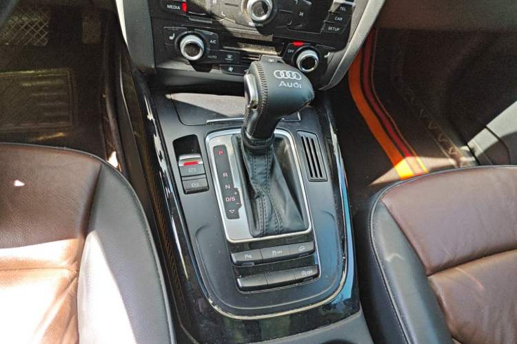 Used Audi Q5 2016 40 TFSI Technology Edition Gear Lever