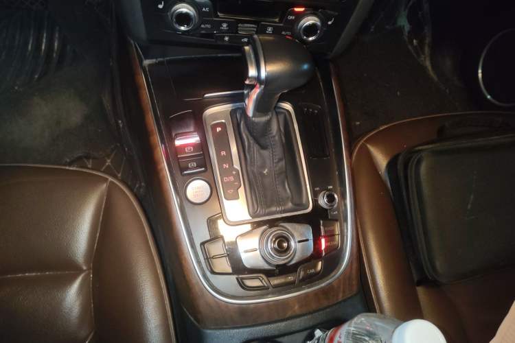 Used Audi Q5 2016 40 TFSI Comfort Model Gear Lever
