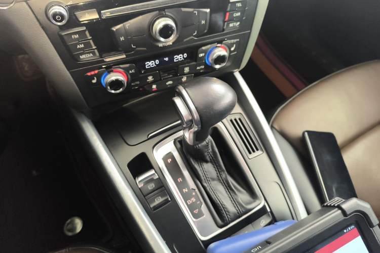 Used Audi Q5 2016 40 TFSI Technology Edition Gear Lever