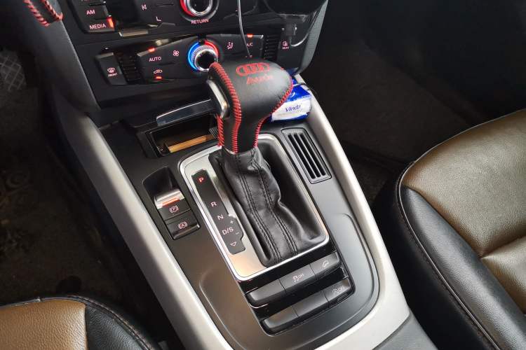 Used Audi Q5 2016 40 TFSI Trendy Edition Gear Lever