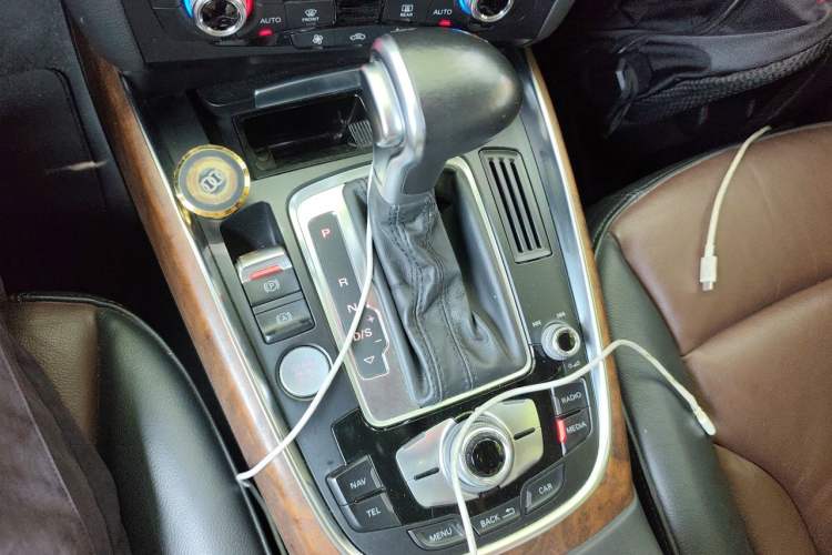 Used Audi Q5 2016 40 TFSI Comfort Model Gear Lever
