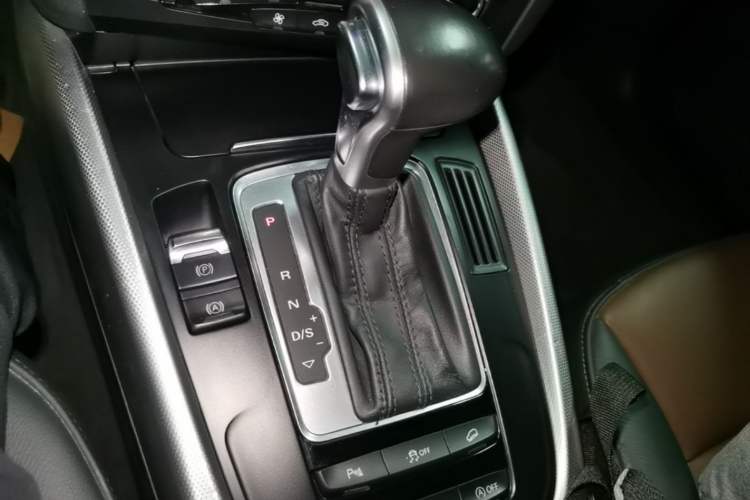 Used Audi Q5 2016 40 TFSI Technology Edition Gear Lever