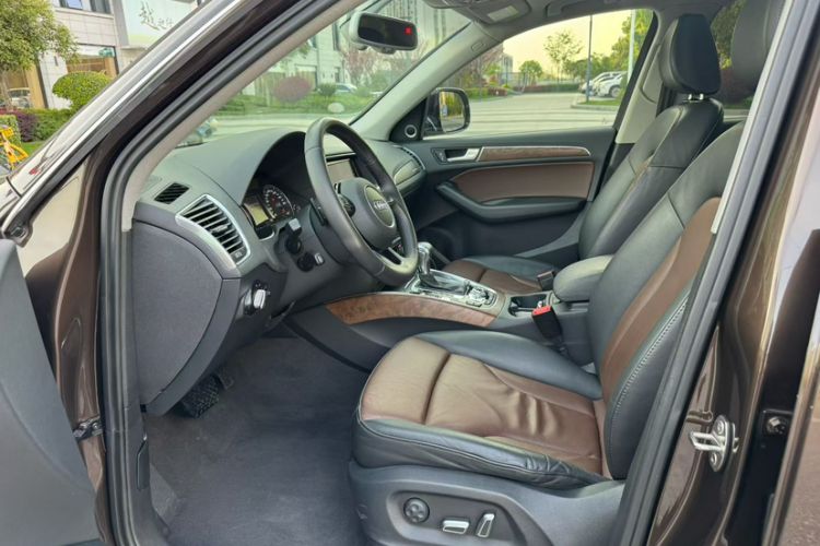 Used Audi Q5 2016 40 TFSI Comfort Model Interior 1