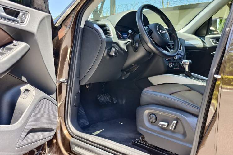 Used Audi Q5 2016 40 TFSI Technology Edition Interior 1
