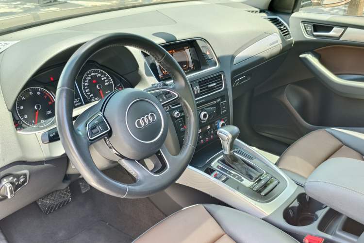 Used Audi Q5 2016 40 TFSI Technology Edition Interior 2