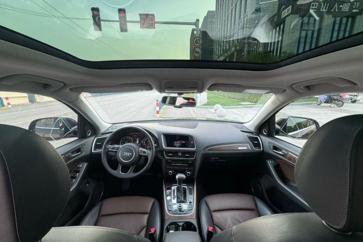 Used Audi Q5 2016 40 TFSI Comfort Model Interior 3