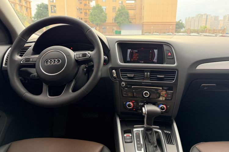 Used Audi Q5 2016 40 TFSI Technology Edition Interior 5