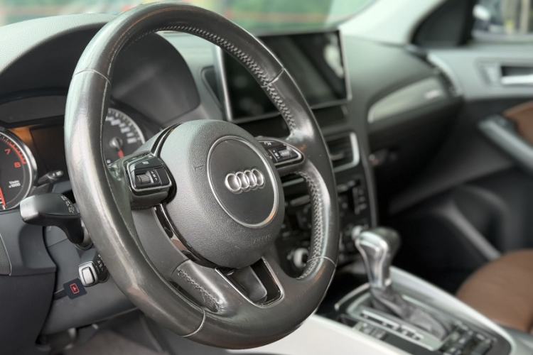 Used Audi Q5 2016 40 TFSI Technology Edition Interior 5