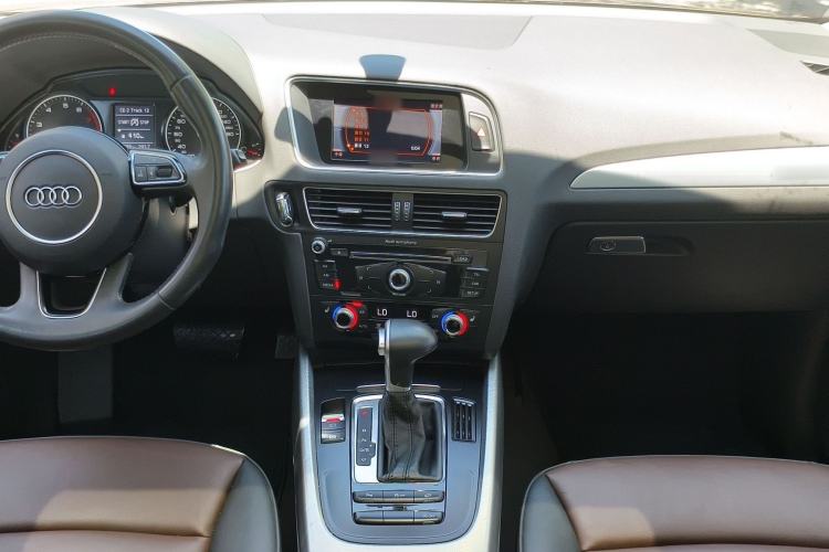 Used Audi Q5 2016 40 TFSI Technology Edition Interior 8