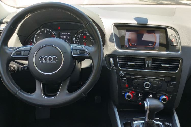 Used Audi Q5 2016 40 TFSI Technology Edition Interior 9