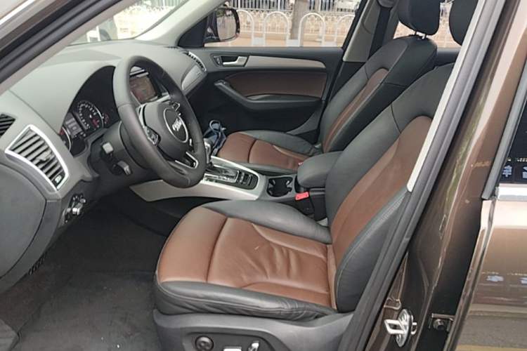 Used Audi Q5 2016 40 TFSI Technology Edition Left Front Seat