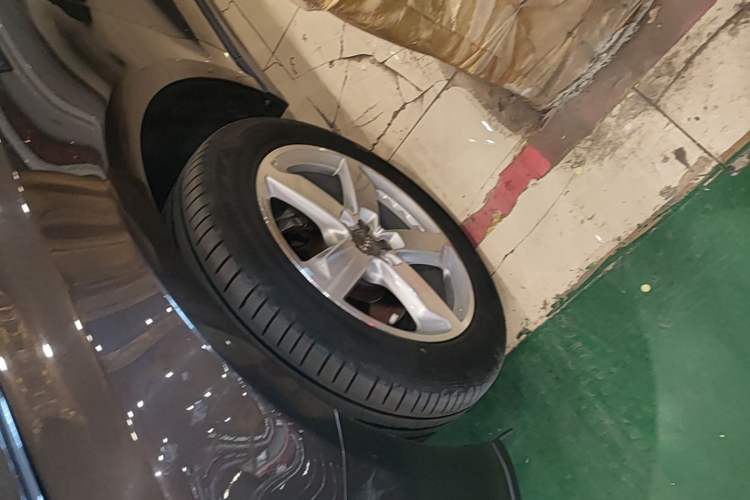 Used Audi Q5 2016 40 TFSI Technology Edition Left Front Wheel Hub