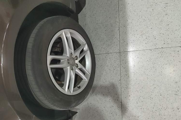 Used Audi Q5 2016 40 TFSI Comfort Model Left Front Wheel Hub