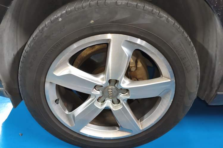 Used Audi Q5 2016 40 TFSI Technology Edition Left Front Wheel Hub