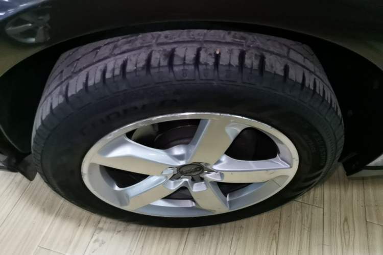 Used Audi Q5 2016 40 TFSI Technology Edition Left Front Wheel Hub