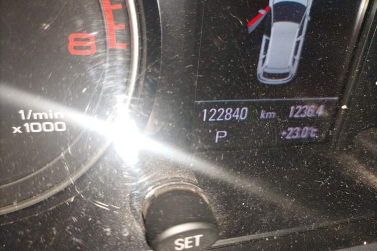 Used Audi Q5 2016 40 TFSI Comfort Model Odometer Close Up