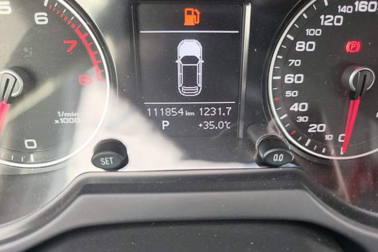 Used Audi Q5 2016 40 TFSI Technology Edition Odometer Close Up