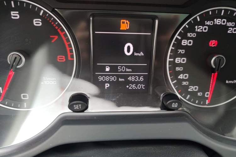 Used Audi Q5 2016 40 TFSI Trendy Edition Odometer Close Up