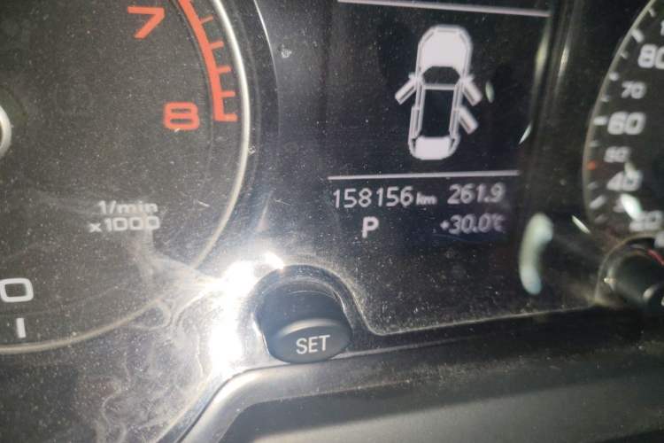 Used Audi Q5 2016 40 TFSI Technology Edition Odometer Close Up