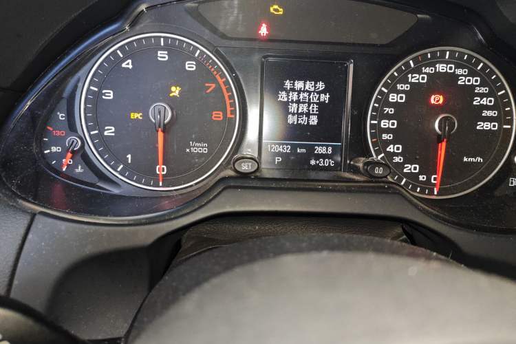 Used Audi Q5 2016 40 TFSI Comfort Model Odometer Close Up