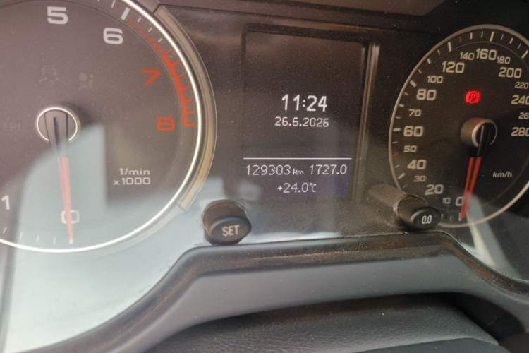 Used Audi Q5 2016 40 TFSI Trendy Edition Odometer Close Up