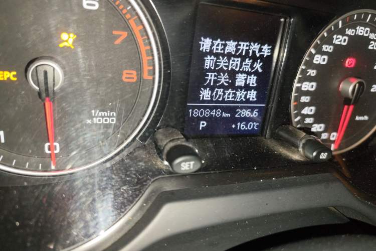 Used Audi Q5 2016 40 TFSI Technology Edition Odometer Close Up