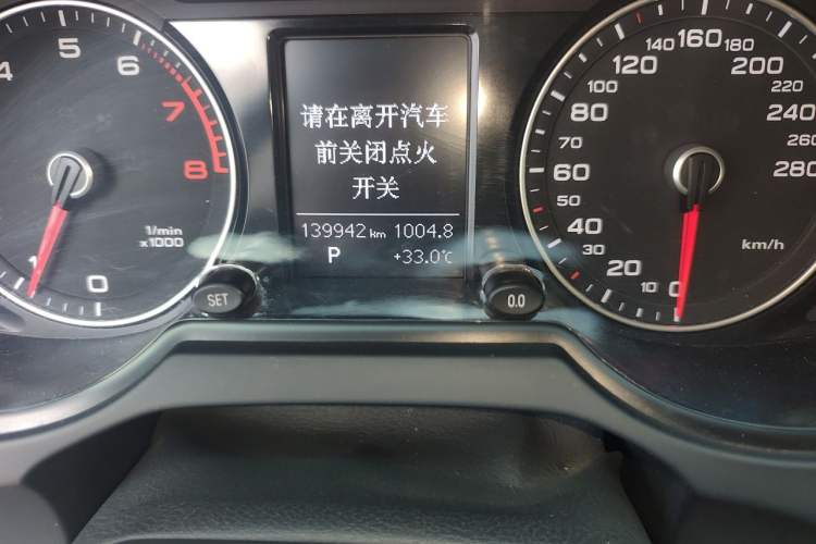 Used Audi Q5 2016 40 TFSI Trendy Edition Odometer Close Up