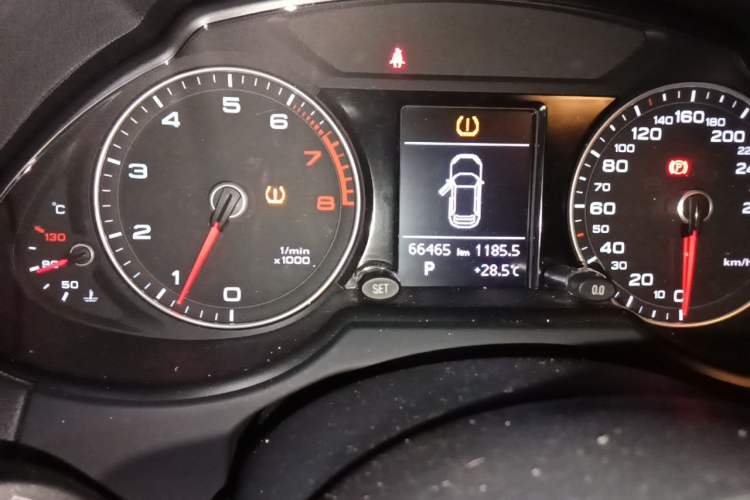 Used Audi Q5 2016 40 TFSI Technology Edition Odometer Close Up