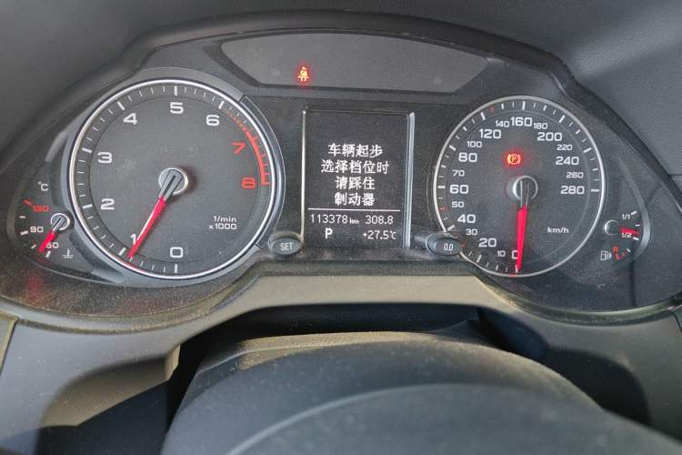 Used Audi Q5 2016 40 TFSI Trendy Edition Odometer Close Up