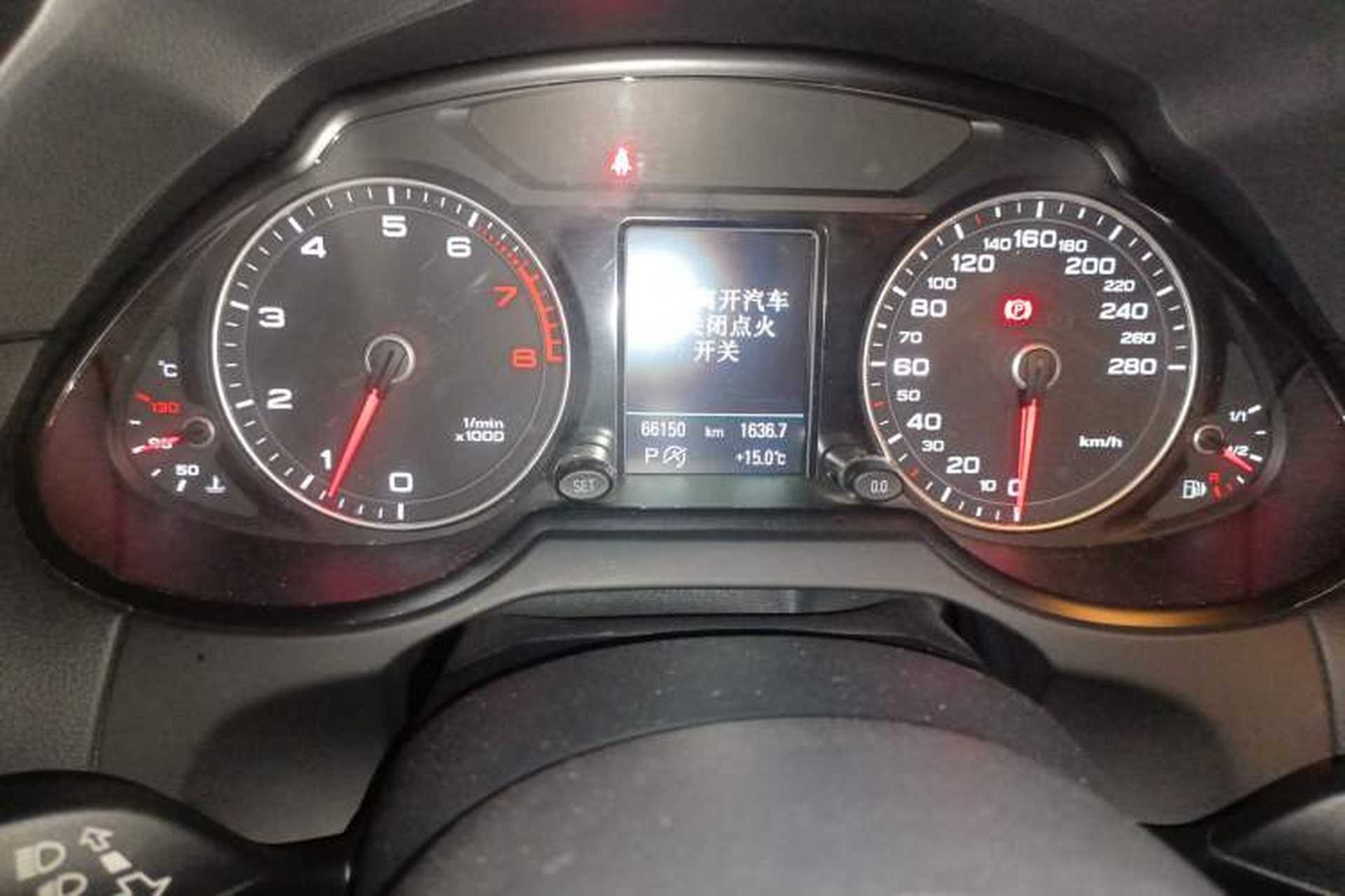 Used Audi Q5 2016 40 TFSI Comfort Model Odometer Close Up