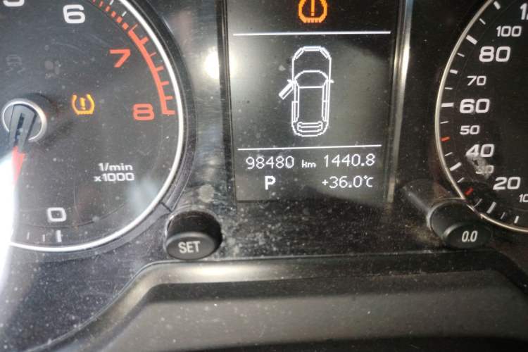 Used Audi Q5 2016 40 TFSI Trendy Edition Odometer Close Up
