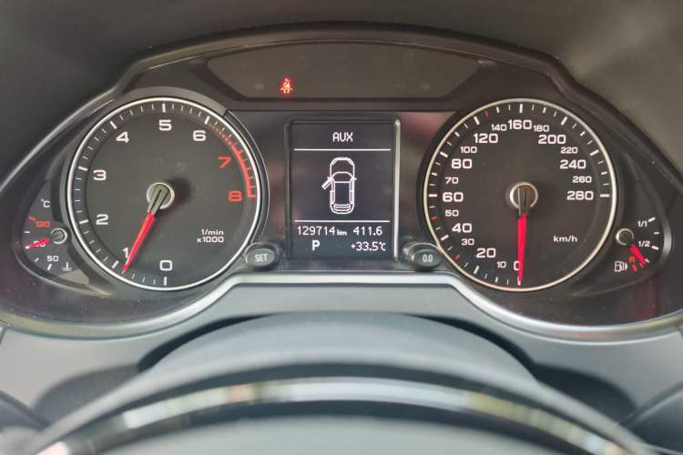 Used Audi Q5 2016 40 TFSI Technology Edition Odometer Close Up