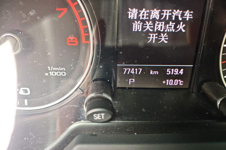 Used Audi Q5 2016 40 TFSI Comfort Model Odometer Close Up