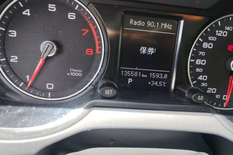 Used Audi Q5 2016 40 TFSI Technology Edition Odometer Close Up