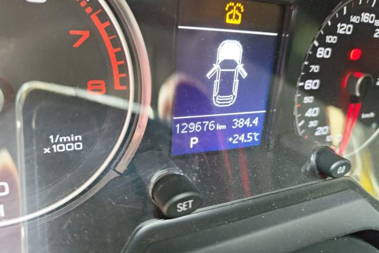 Used Audi Q5 2016 40 TFSI Trendy Edition Odometer Close Up