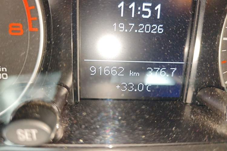 Used Audi Q5 2016 40 TFSI Trendy Edition Odometer Close Up