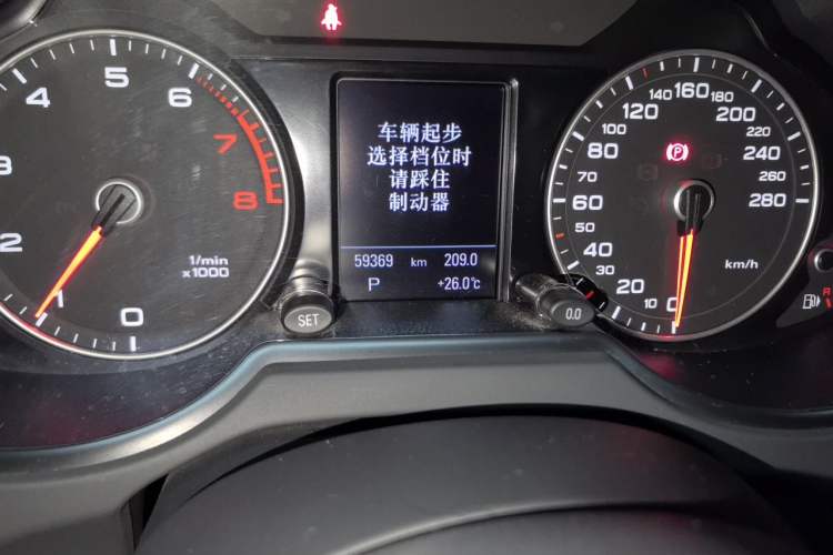 Used Audi Q5 2016 40 TFSI Technology Edition Odometer Close Up