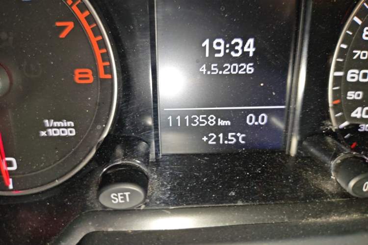 Used Audi Q5 2016 40 TFSI Technology Edition Odometer Close Up