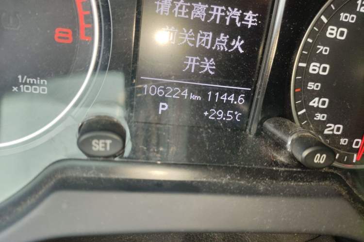 Used Audi Q5 2016 40 TFSI Trendy Edition Odometer Close Up
