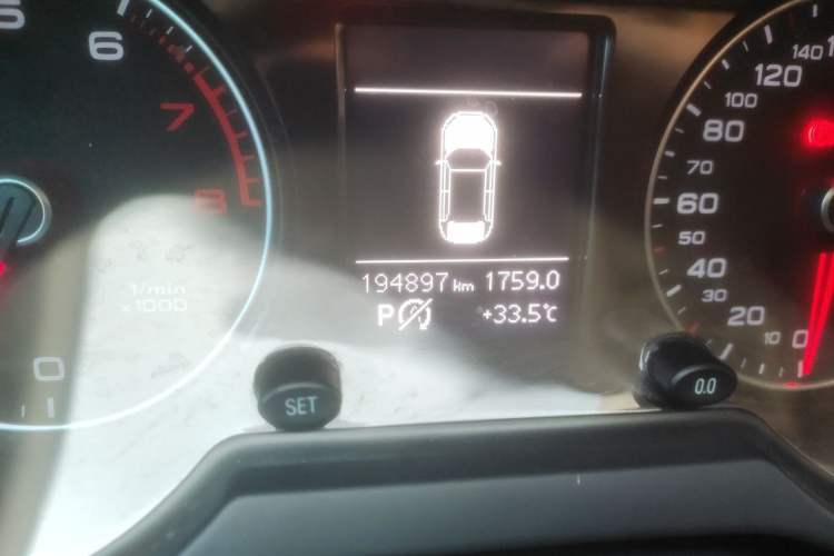 Used Audi Q5 2016 40 TFSI Technology Edition Odometer Close Up