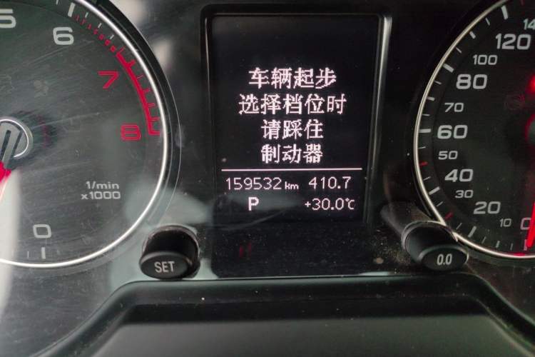 Used Audi Q5 2016 40 TFSI Technology Edition Odometer Close Up