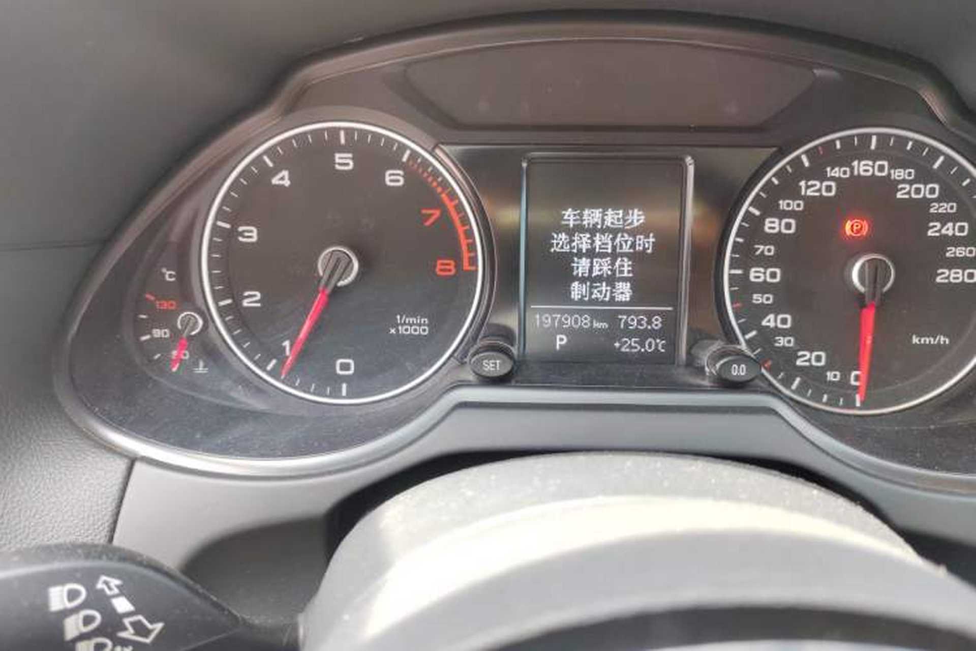 Used Audi Q5 2016 40 TFSI Technology Edition Odometer Close Up